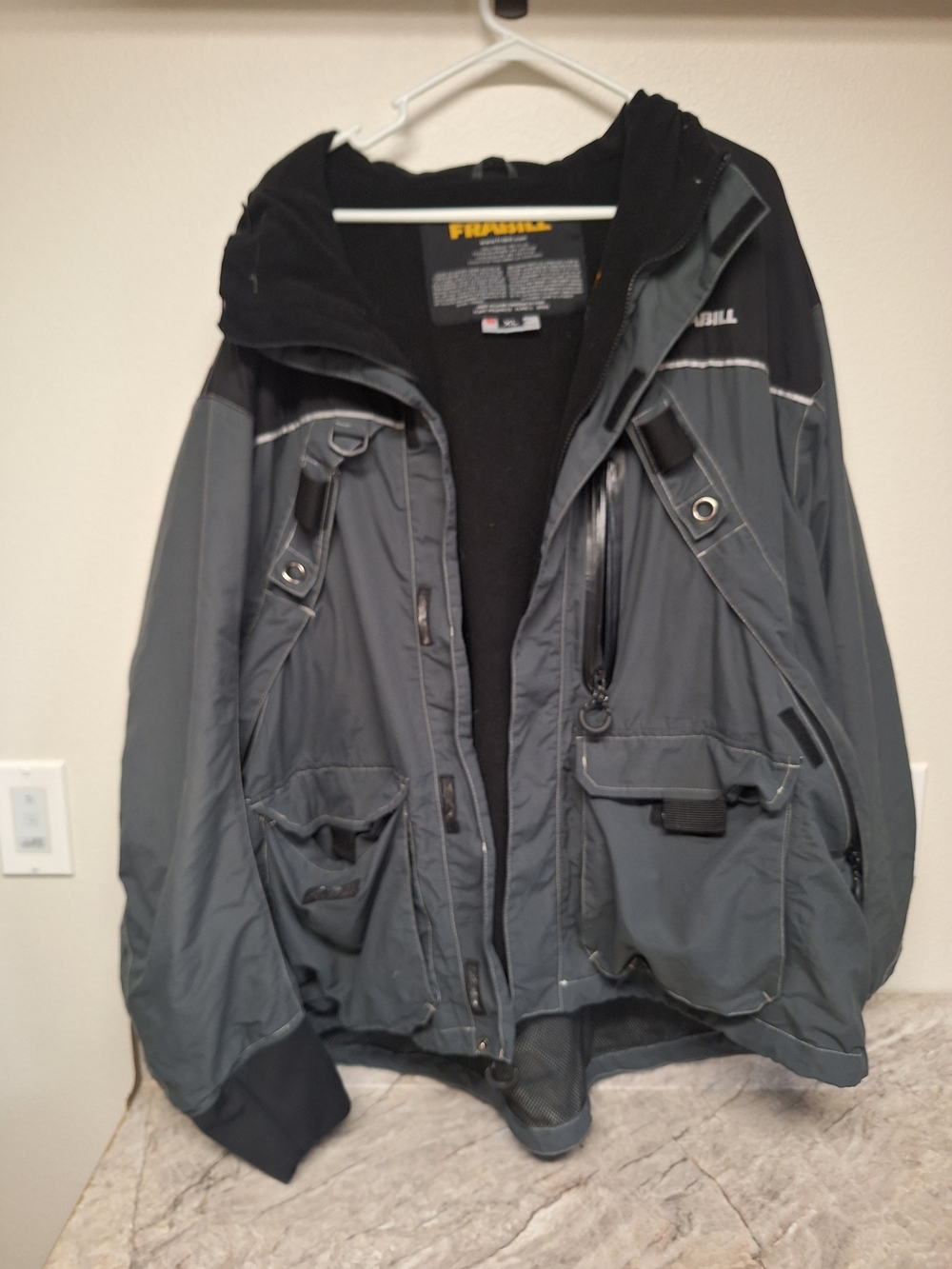 Men's Gray Ski & Snowboard Jacket with Hood